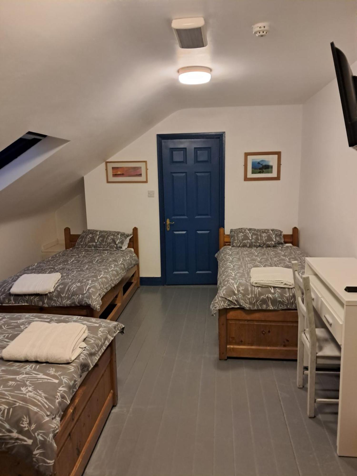 Coastguard Lodge Hostel At Tigh Tp Glaise Bheag Rom bilde